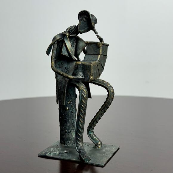 J829 - Vintage M. Grum Brass Figure Playing An Accordian - Picture 1 of 16